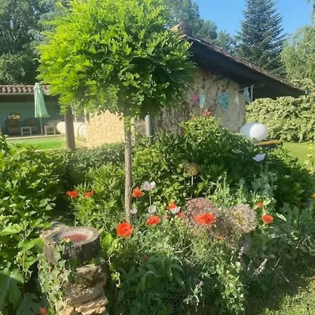 Le Bon Chemin Ateliers Apartment Sainte-Nathalene